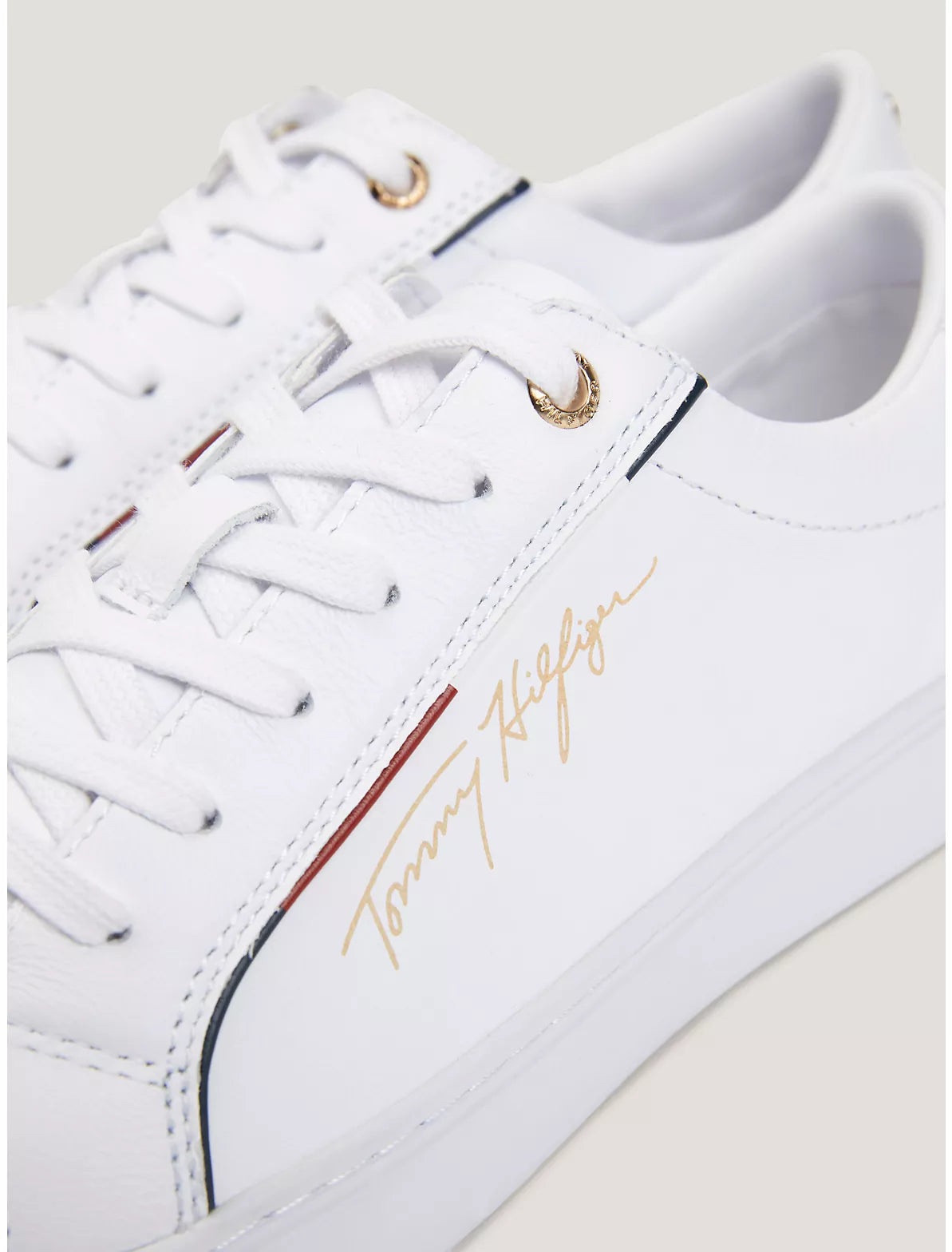 Women Signature Leather Sneaker