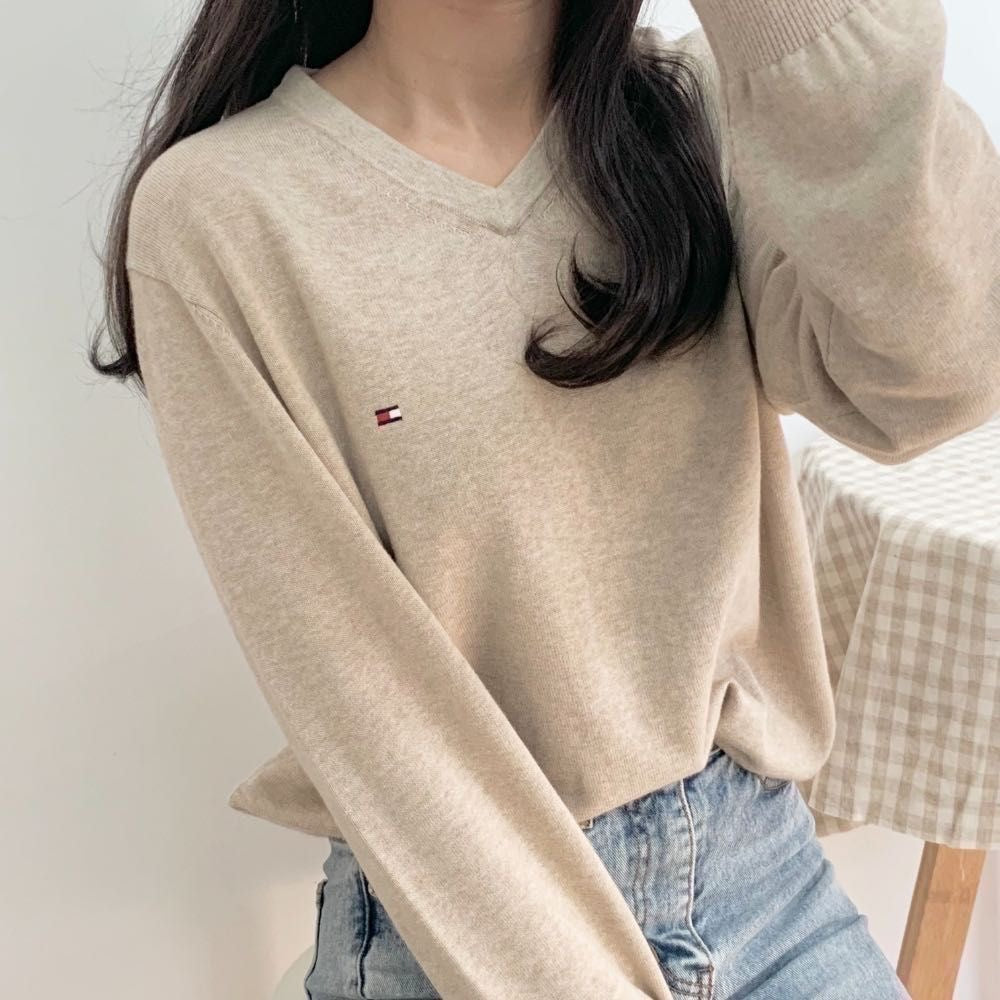 Men Solid V-Neck Sweater