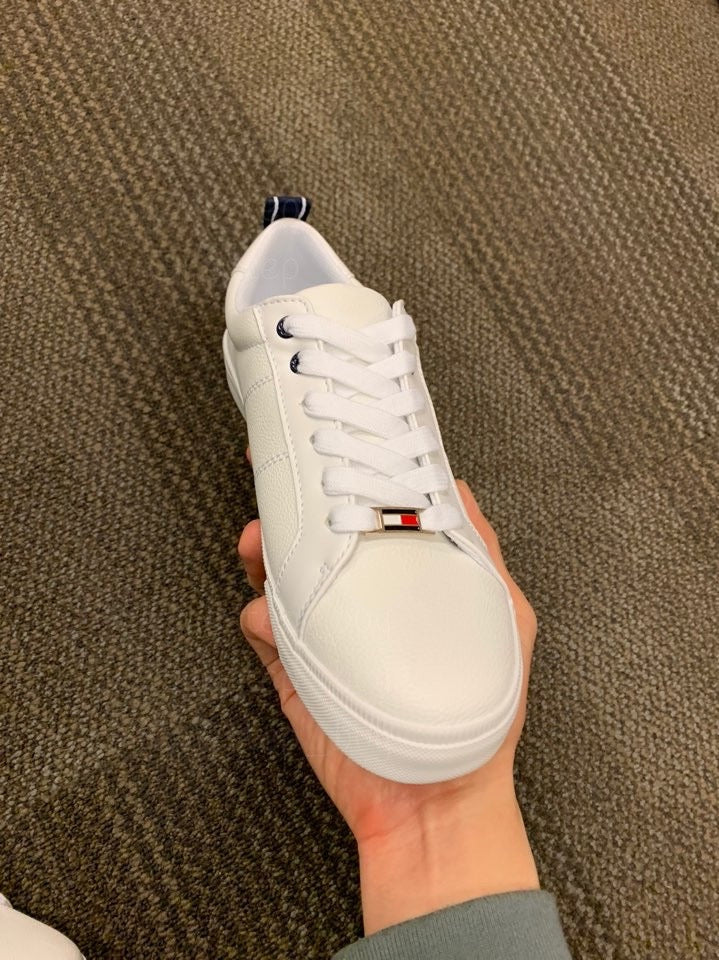 Women's Lila Sneaker